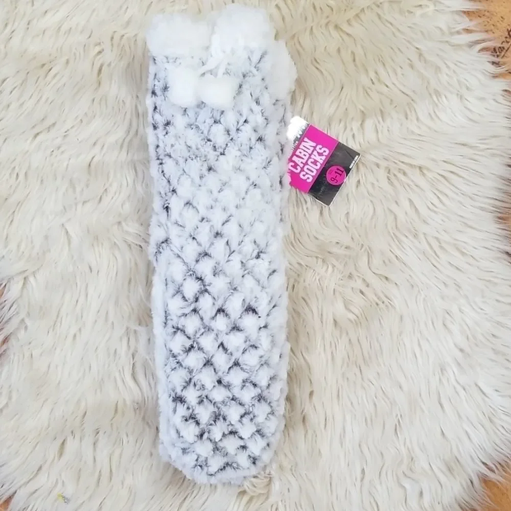 Super comfy socks size 9-11 NWT - Picture 1 of 7